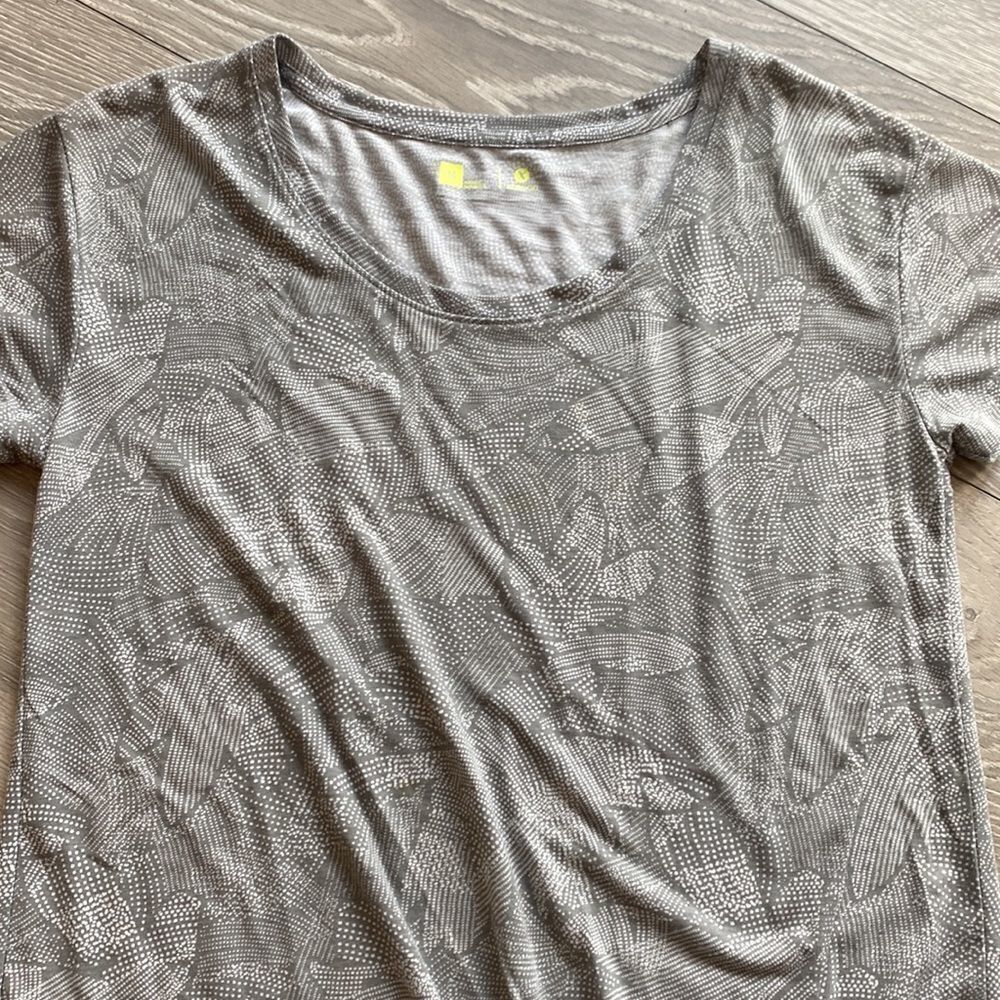 Side Tie Athletic Shirt Moisture Wicking - Picture 3 of 3